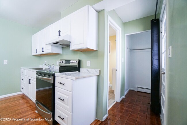 Building Photo - 1519 Meylert Ave