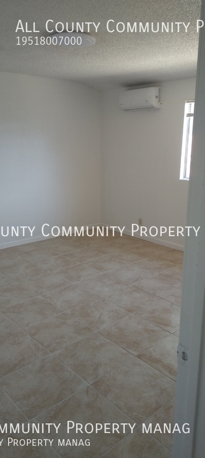 Building Photo - 2 bed, 1.5 bath apartment in 29 Palms!