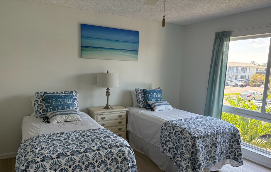 Building Photo - 195 Peppermint Ln