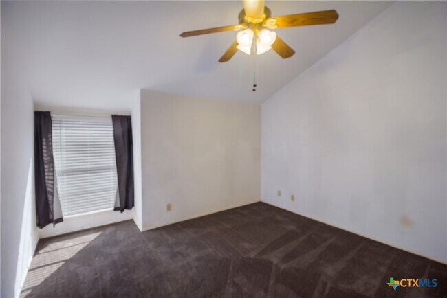 Building Photo - 1101 Parkview Dr