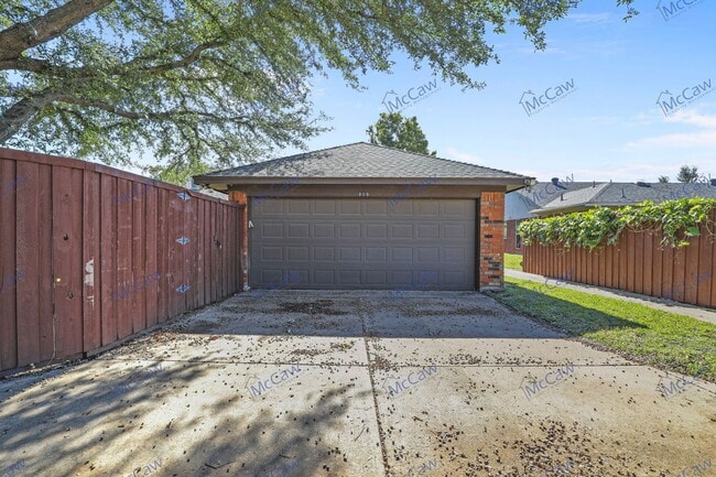 Building Photo - 809 Baxter Dr