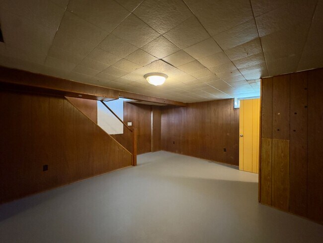 Building Photo - 5731 Denwood Ave