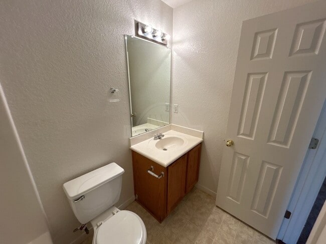 Building Photo - 308 Cedar Ridge Dr