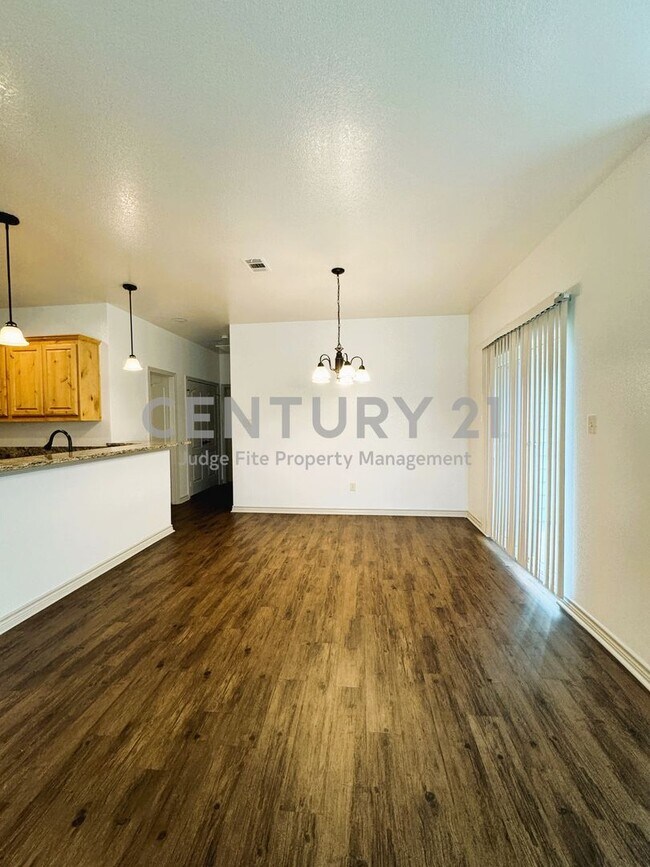 Building Photo - 212 Lasso Cir