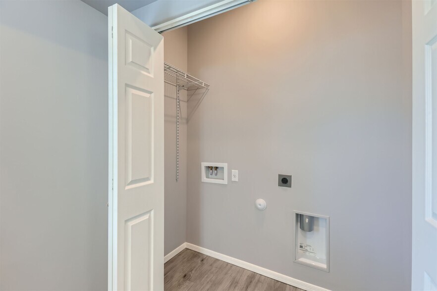 Building Photo - 7010 N 80th Ave