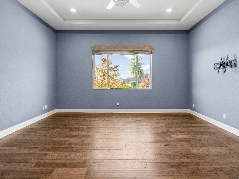 Building Photo - 325 Eagle Creek Ct