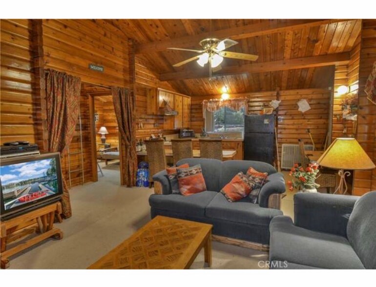 Building Photo - 527 Valley Dr