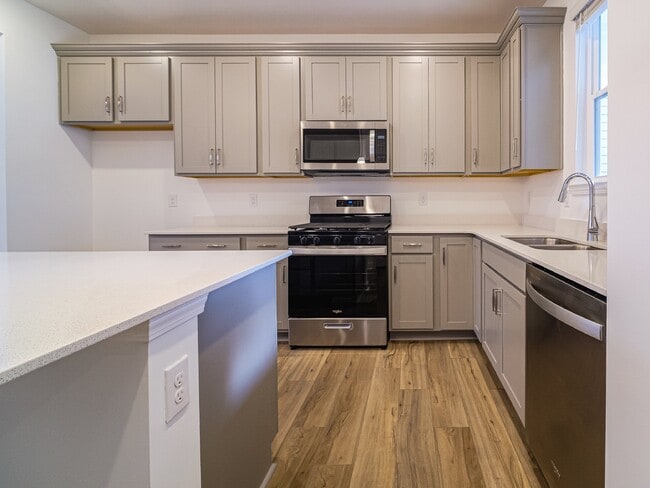 Building Photo - "Charming 2-Bed, 2-Bath Belmont Gem with Elegant Design"