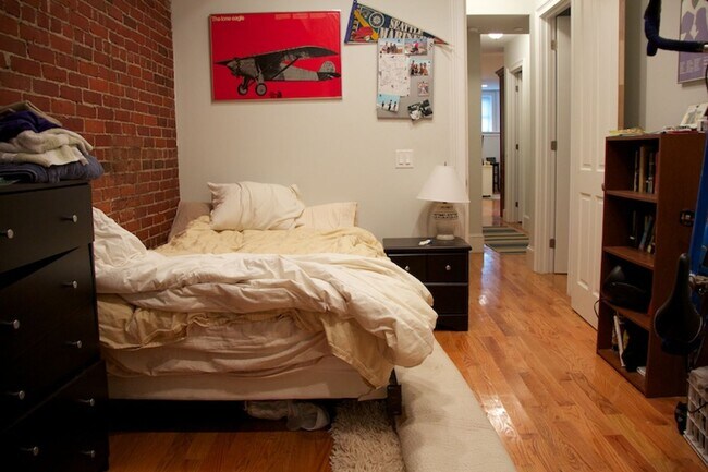 Building Photo - 1081 Beacon St