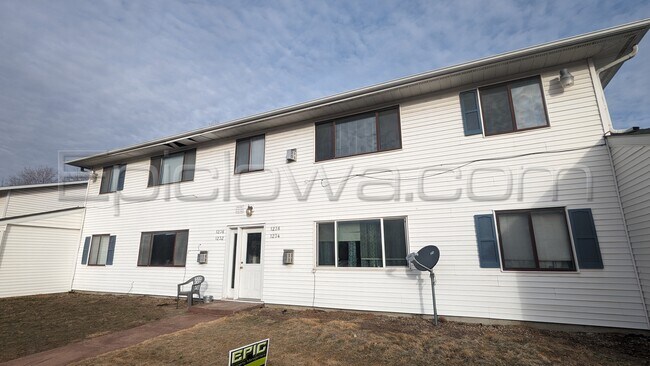 Primary Photo - 1238 O Ave Pl NE