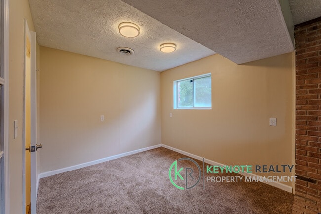 Building Photo - 1467 Hazelgrove Dr