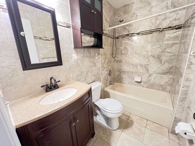 Building Photo - Charming 2-Bedroom, 2-Bathroom Home in a Tranquil Leesburg Community with Open Garage and Versati...