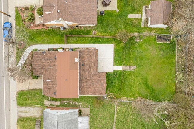 Building Photo - AVAILABLE JULY 1ST!! GORGEOUS 3 BED / 2 BATH HOME IN PENN HILLS!