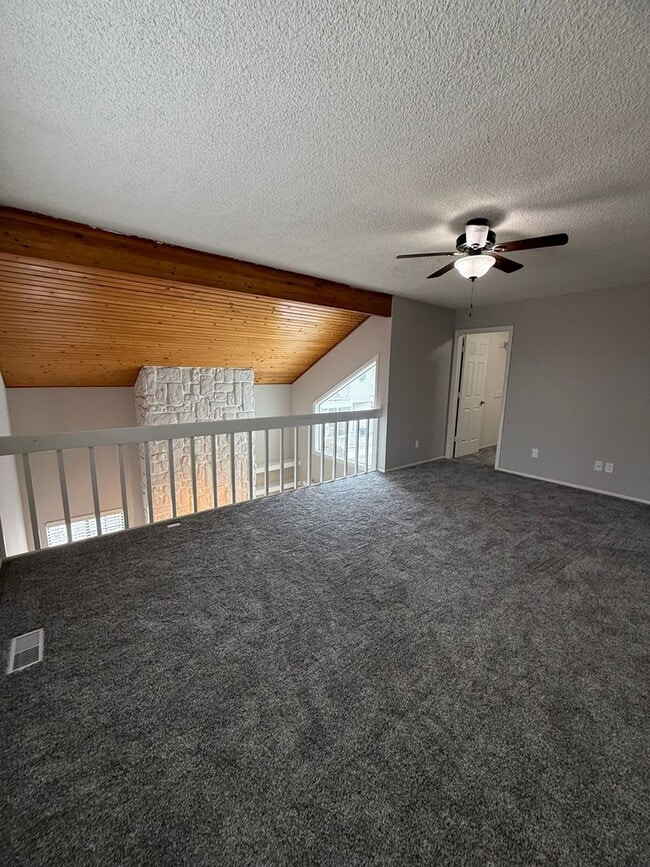 Building Photo - SPACIOUS 2-BEDROOM TOWNHOME WITH LOFT, GARAGE & PRIME LOCATION!