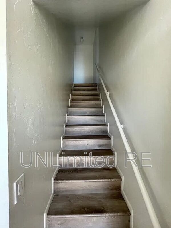 Building Photo - 4400 N Robert Rd