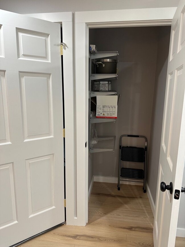 Building Photo - 1 Bedroom Furnished Apartment in Rindge