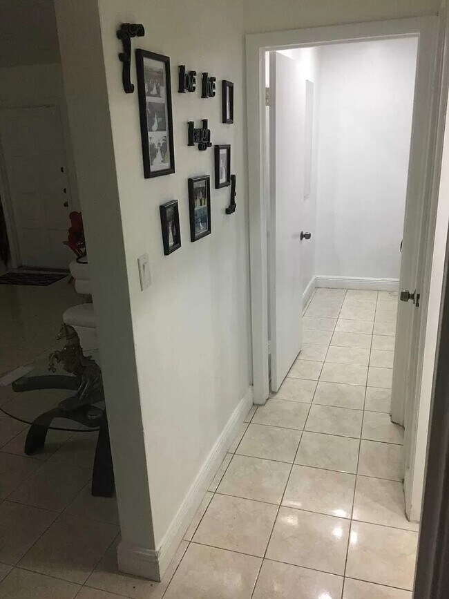 Building Photo - 11821 SW 123rd Ave