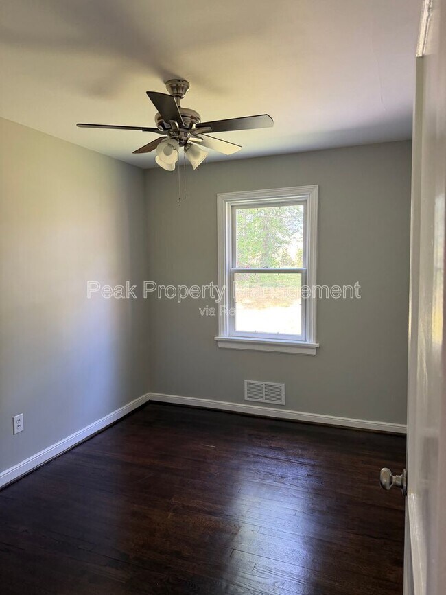 Building Photo - 9014 Weldon Dr