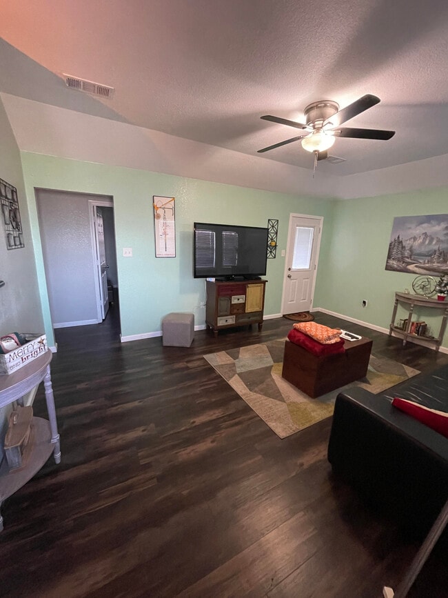 Building Photo - 610 Turley Dr