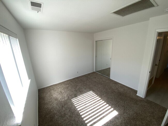 Building Photo - 5201 Sweetwater Dr NW