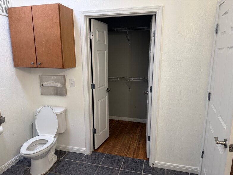 Building Photo - 2502 Leon St