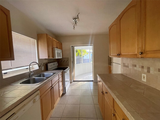 Building Photo - 1508 NW 1st Ave