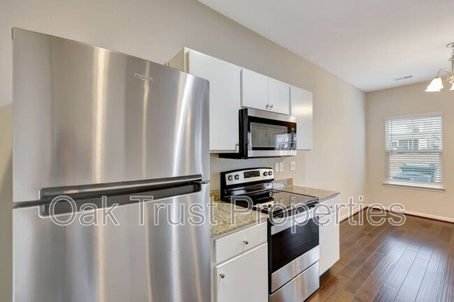 Building Photo - 504 Truman Dr