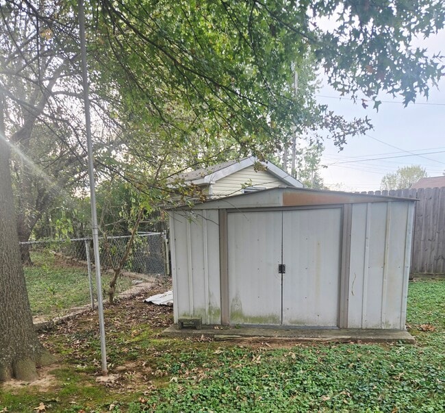 Building Photo - 107 Wayside Dr