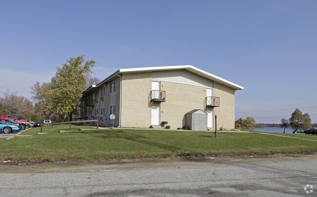 Lakeview Terrace Apartments - 410 N. Terrace St.