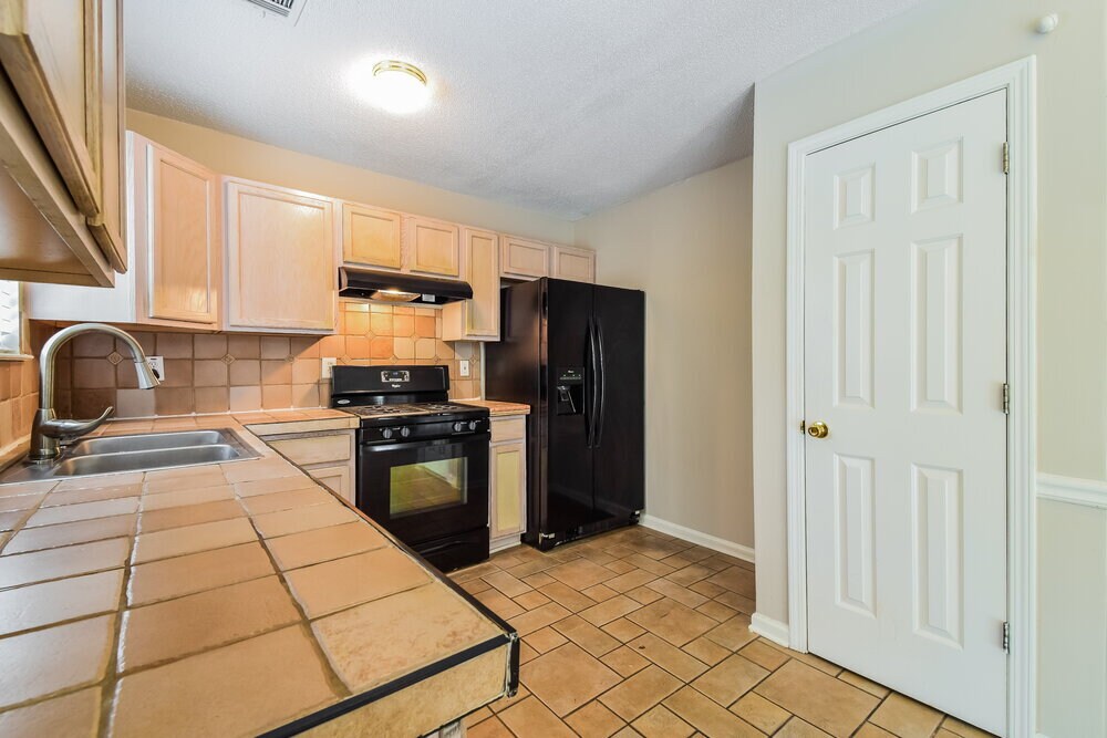 Building Photo - 3651 Lower Creek Dr