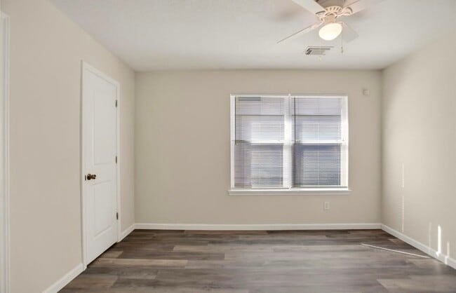 Building Photo - 10635 Goldfinch Rd