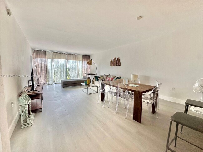 Building Photo - 10275 Collins Ave