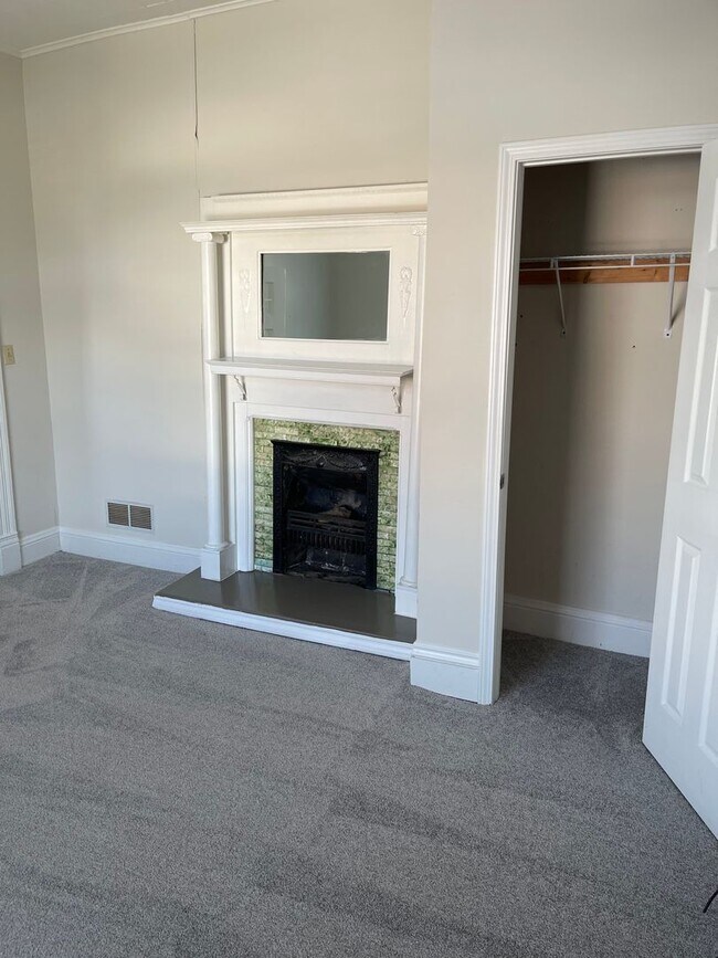 Building Photo - 376 Park Ave