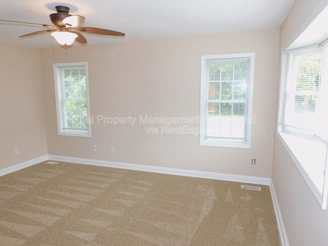 Building Photo - 915 Idlewood Dr