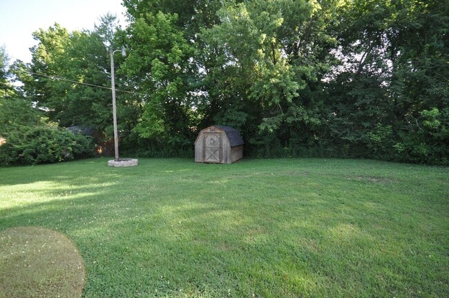 Building Photo - Cozy Calvert City Home