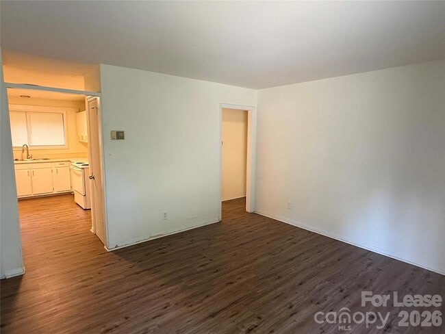 Building Photo - 544 Blendwood Dr