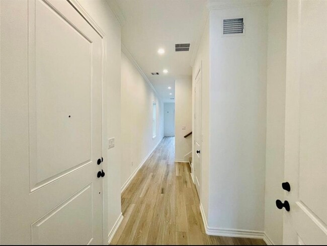 Building Photo - 3233 Real St