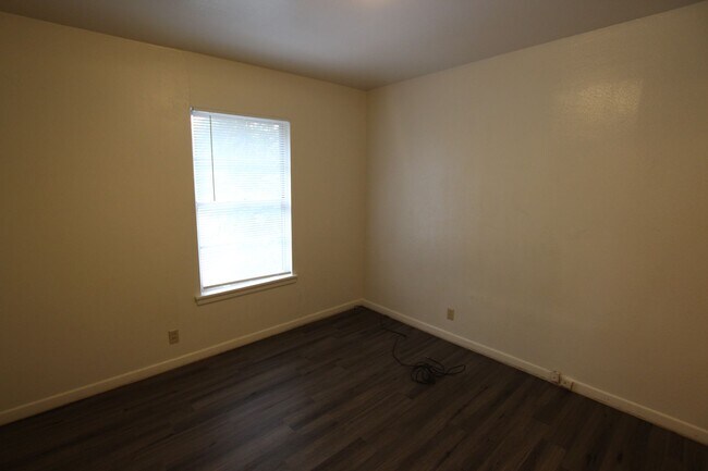Building Photo - Adorable 1 bedroom 1 bath in the heart of Tyler!