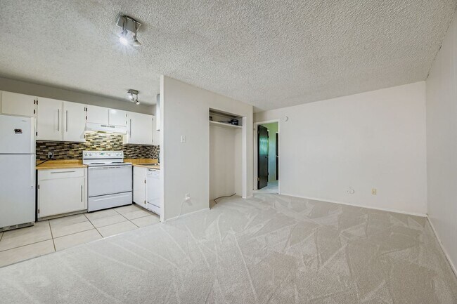 Primary Photo - Move-In Ready 1-Bed Near Campus ***Applica...
