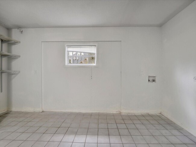 Building Photo - 631 32nd Ave Dr E