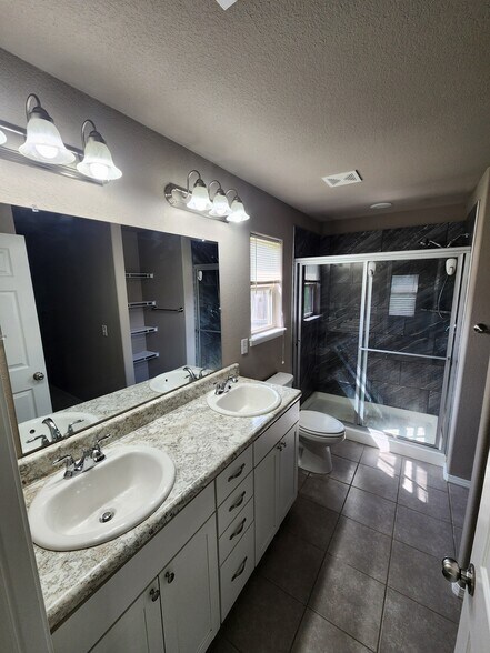 Building Photo - 2607 Whispering Woods Ct
