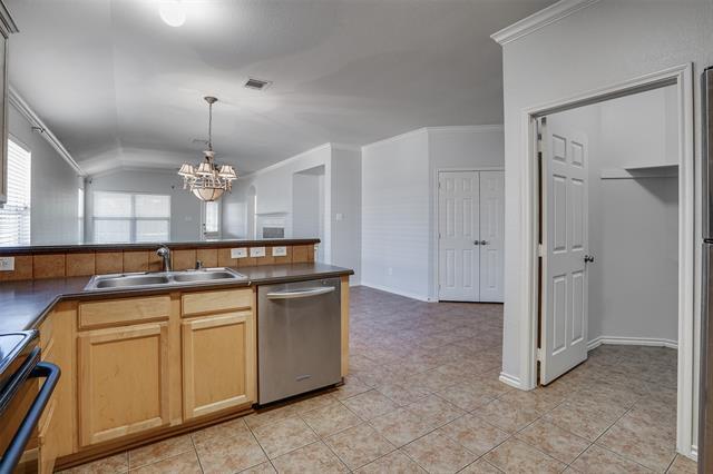 Building Photo - 6925 Red Bluff Dr