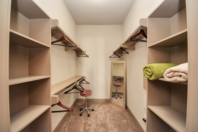 Building Photo - 5454 Washington Ave