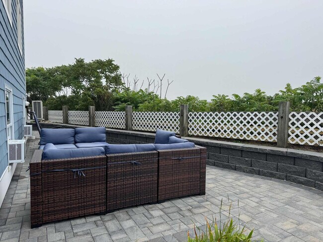 Building Photo - 12 Epping Ave