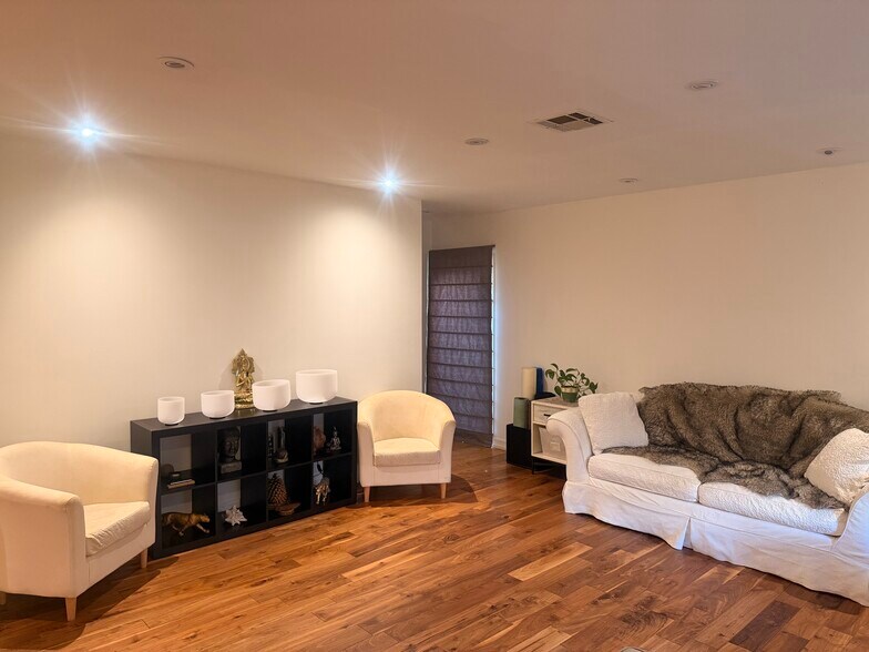 Building Photo - 22453 Clarendon St