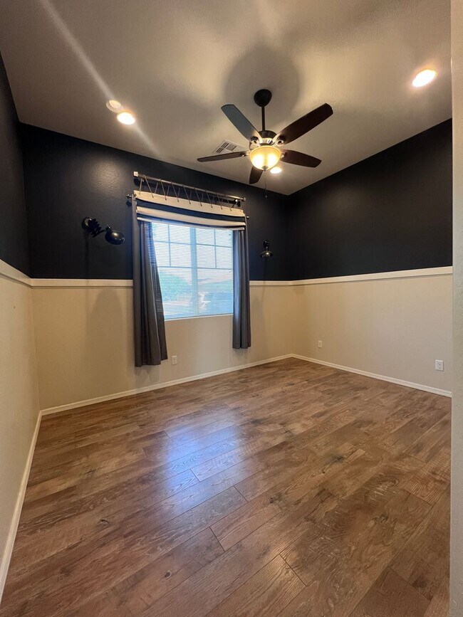Building Photo - 2 Bedroom, 2 Bath with a Den/Office backs up to view of Hills.