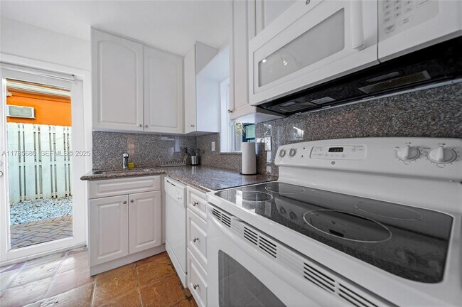 Building Photo - 312 NE 16th Terrace