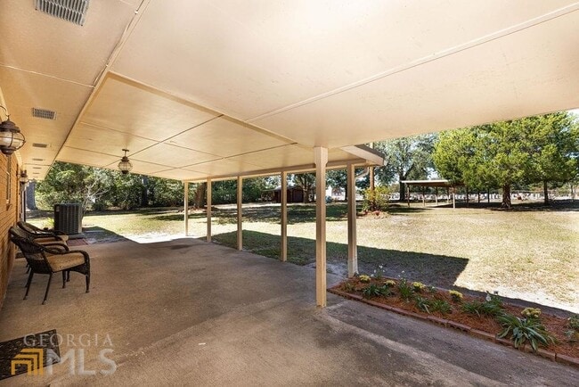 Building Photo - 404 E First St