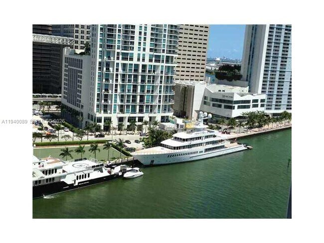 Building Photo - 475 Brickell Ave