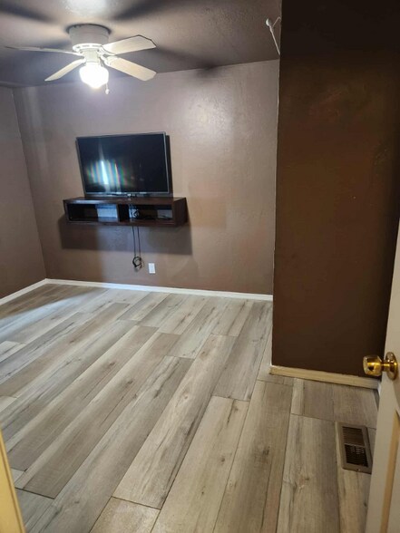 Building Photo - 425 S 98th Pl